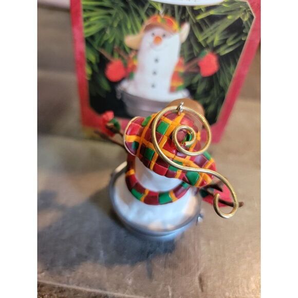 Hallmark 1999 playful snowman ornament Xmas decor - Picture 4 of 4